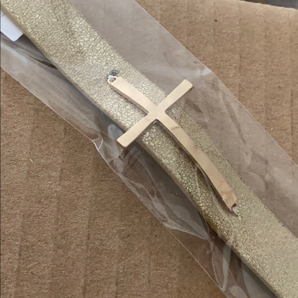 ⚫️Gold tan Metallic Cross/Leather Magnetic bracelet, NWT Boutique - Picture 3 of 5